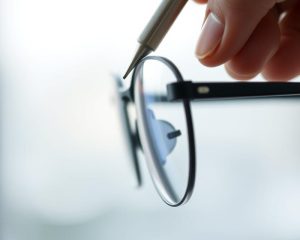 Jak ustawić noski w okularach? Praktyczny przewodnik dla użytkowników