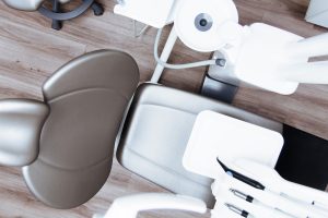 Implantologia stomatologiczna: co warto wiedzieć o nowoczesnych rozwiązaniach w odbudowie zębów?